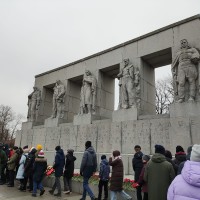 Возложение на Серафимовском